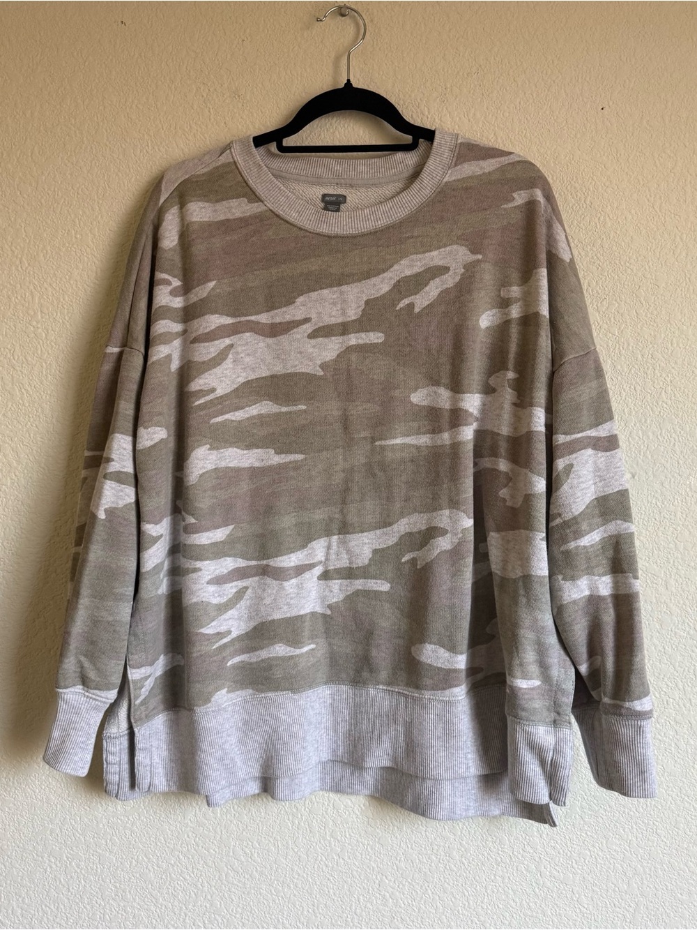 aerie Women's Split-Side Camo Crewneck